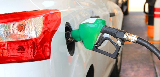 Βουτιά για βενζίνη και diesel στην Ελλάδα 